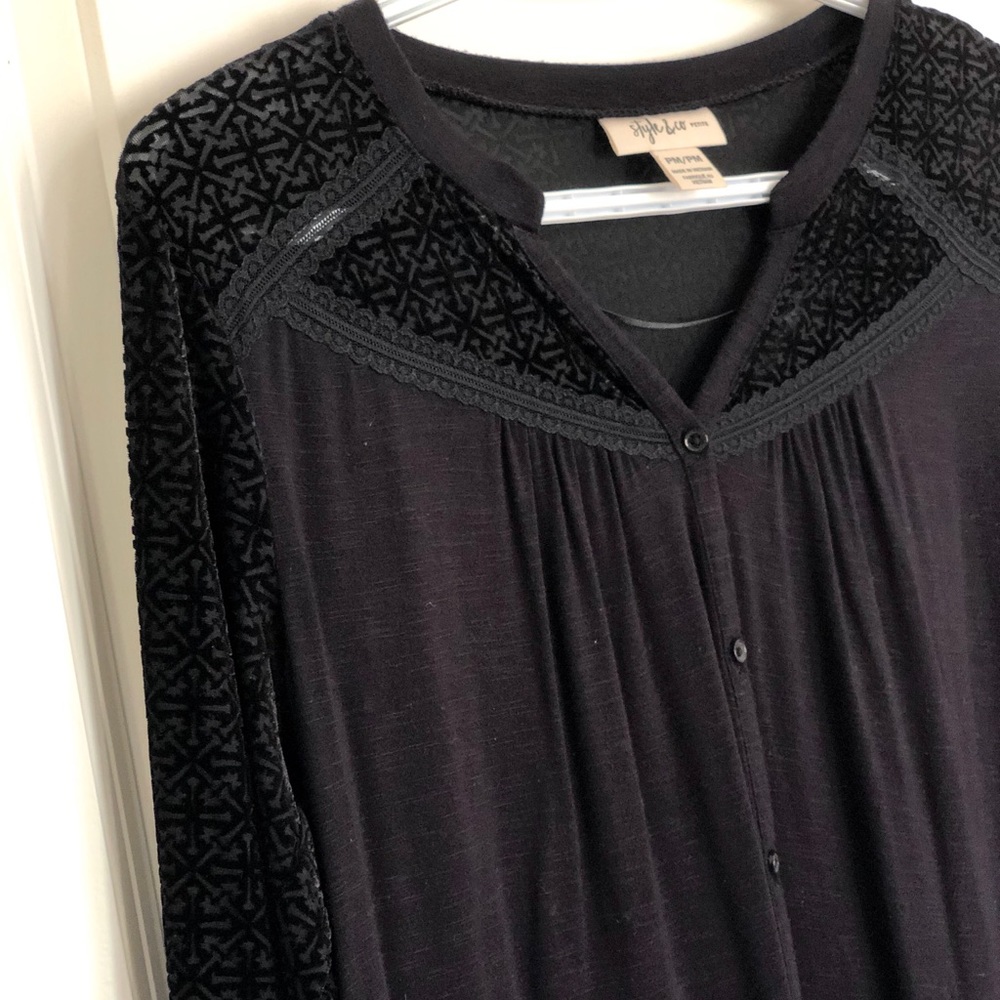 Button up blouse - Picture 2 of 6